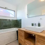 Beautiful 4 Bedroom House With Parking And Garden Guest house