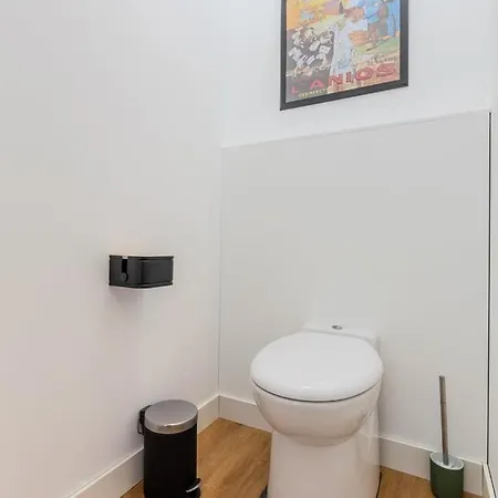 Gasthuis Beautiful 4 Bedroom House With Parking And Garden