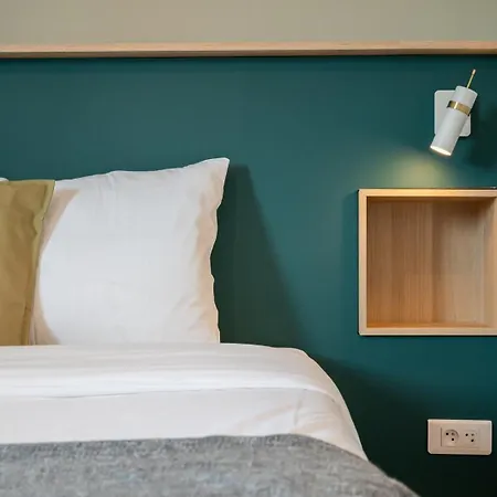 Beautiful 4 Bedroom House With Parking And Garden Gasthuis