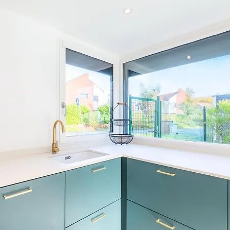 Beautiful 4 Bedroom House With Parking And Garden Gasthuis