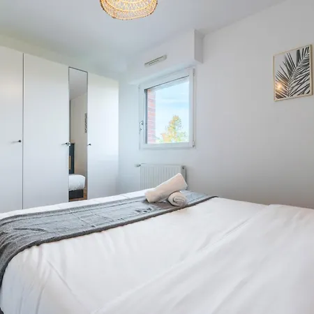 Beautiful 4 Bedroom House With Parking And Garden