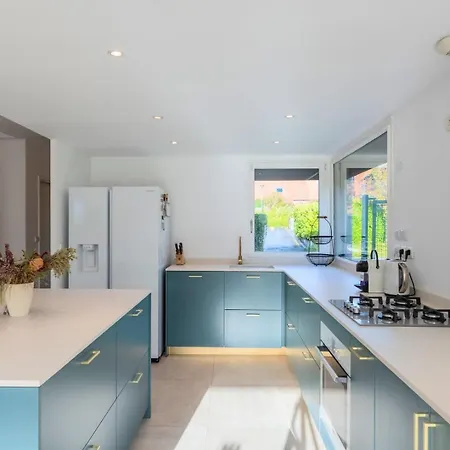 Beautiful 4 Bedroom House With Parking And Garden Guest house Wasquehal