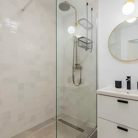 Beautiful 4 Bedroom House With Parking And Garden 4* Wasquehal